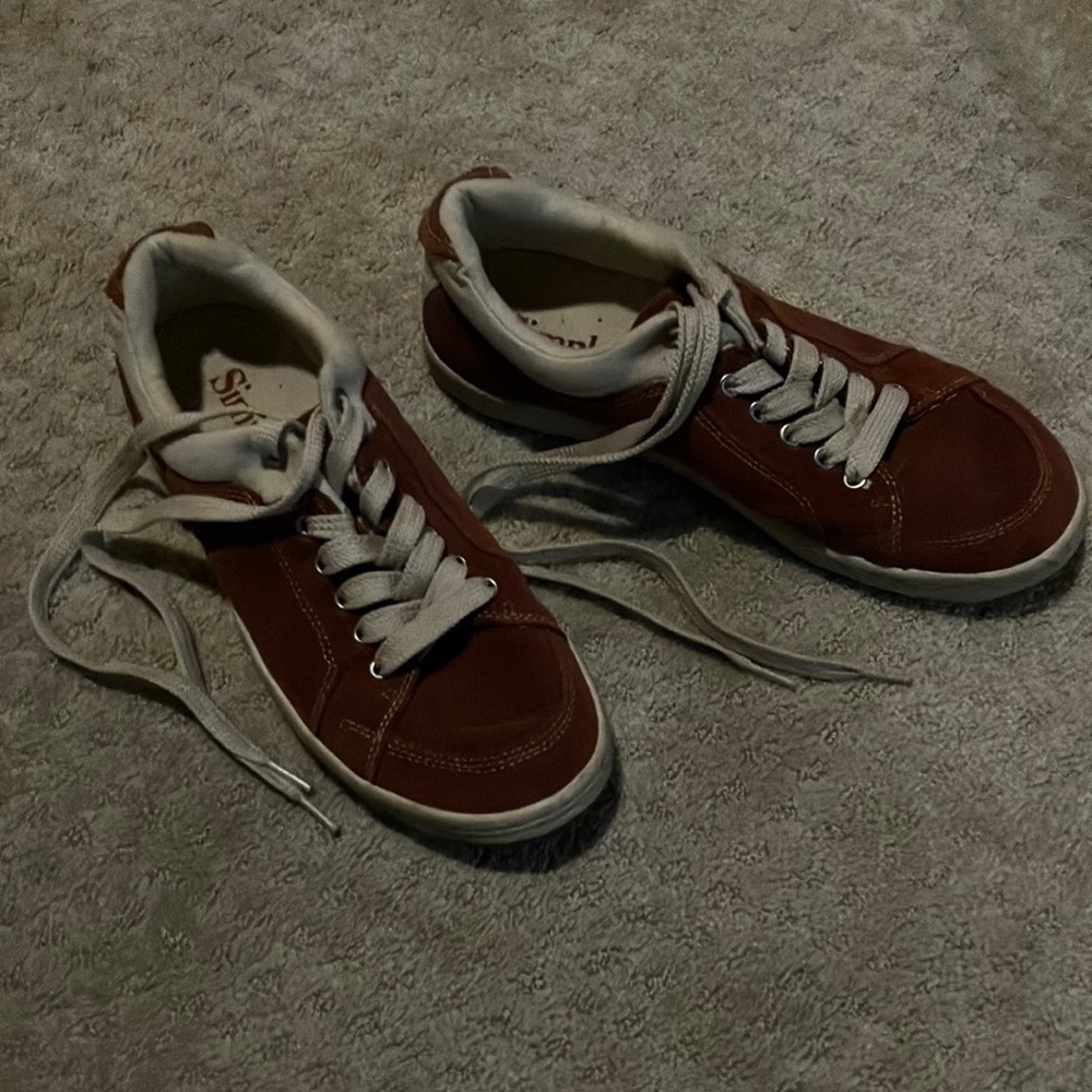 Simple size 10 red/ fire red